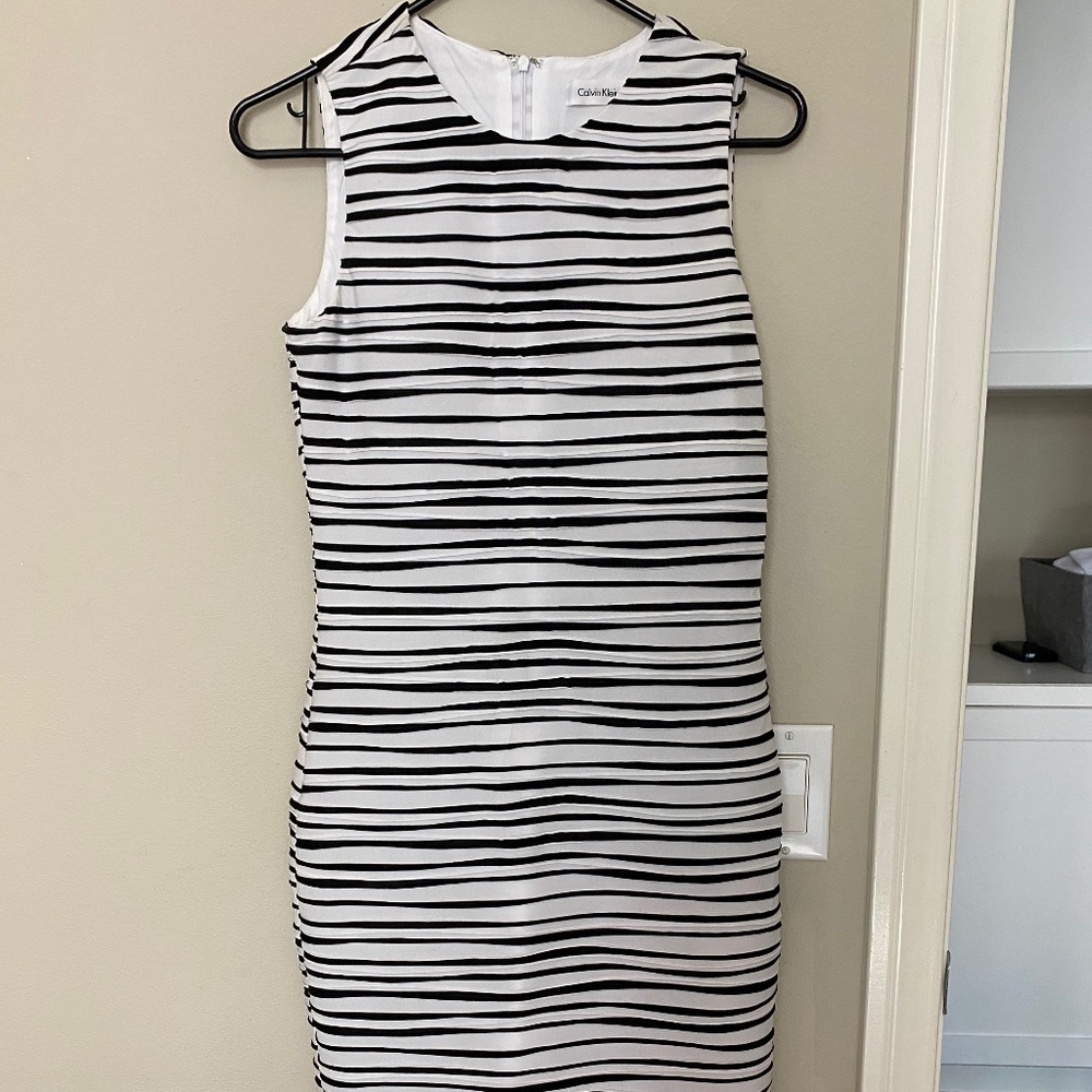 Calvin Klein Size 4 Black and White Dress